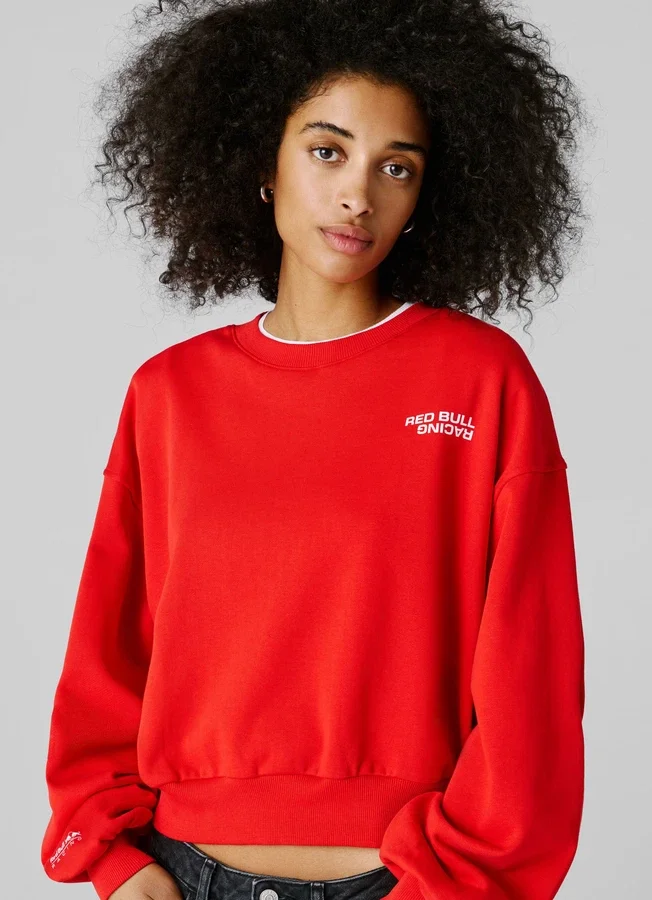 Sweatshirt mit Rundhalsausschnitt und normaler Passform Sweatshirt mit Rundhalsausschnitt und normaler Passform