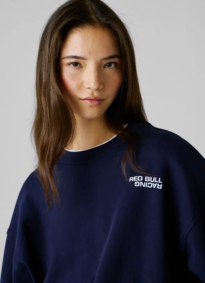 Sweatshirt mit Rundhalsausschnitt und normaler Passform Sweatshirt mit Rundhalsausschnitt und normaler Passform