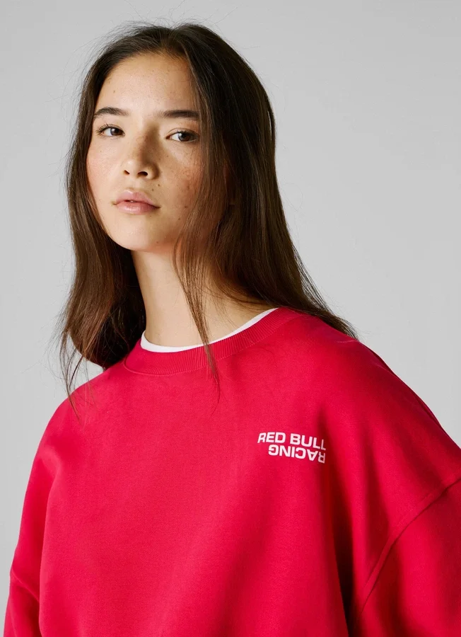 Sweatshirt mit Rundhalsausschnitt und normaler Passform Sweatshirt mit Rundhalsausschnitt und normaler Passform