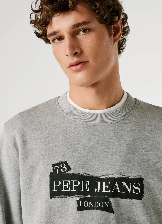 Sweatshirt mit Rundhalsausschnitt und normaler Passform Sweatshirt mit Rundhalsausschnitt und normaler Passform