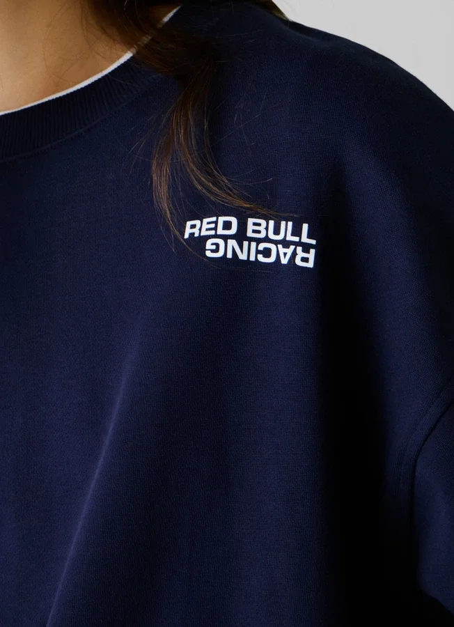 Sweatshirt mit Rundhalsausschnitt und normaler Passform Sweatshirt mit Rundhalsausschnitt und normaler Passform