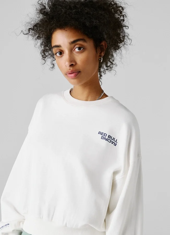 Sweatshirt mit Rundhalsausschnitt und normaler Passform Sweatshirt mit Rundhalsausschnitt und normaler Passform