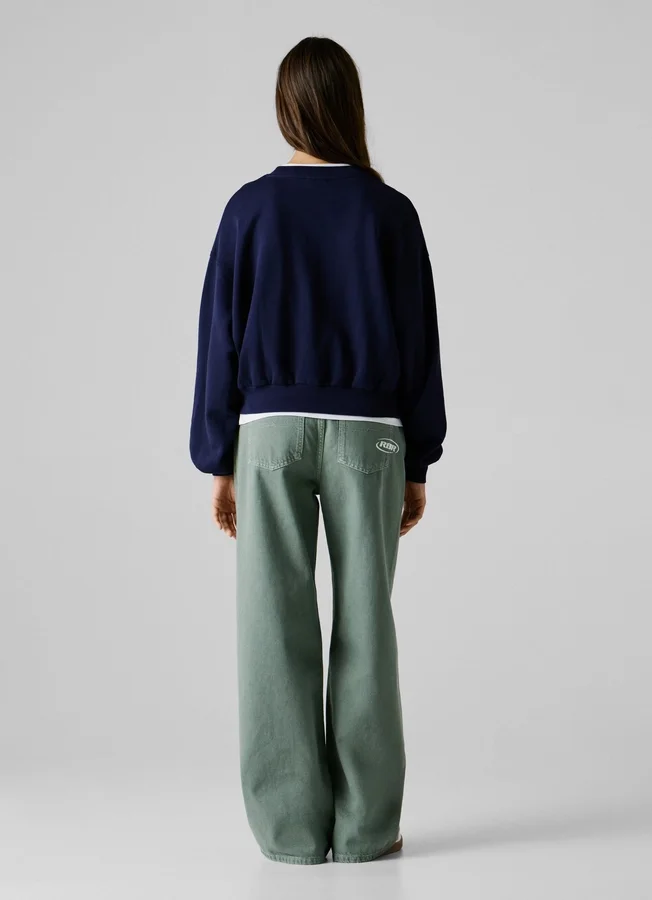 Sweatshirt mit Rundhalsausschnitt und normaler Passform Sweatshirt mit Rundhalsausschnitt und normaler Passform