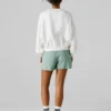 Sweatshirt mit Rundhalsausschnitt und normaler Passform Sweatshirt mit Rundhalsausschnitt und normaler Passform