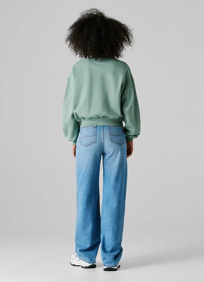 Sweatshirt mit Rundhalsausschnitt und normaler Passform Sweatshirt mit Rundhalsausschnitt und normaler Passform