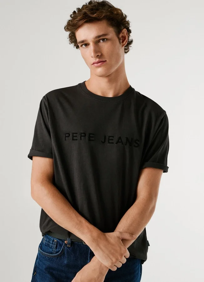 T-Shirt in Regular Fit mit gesticktem Logo T-Shirt in Regular Fit mit gesticktem Logo