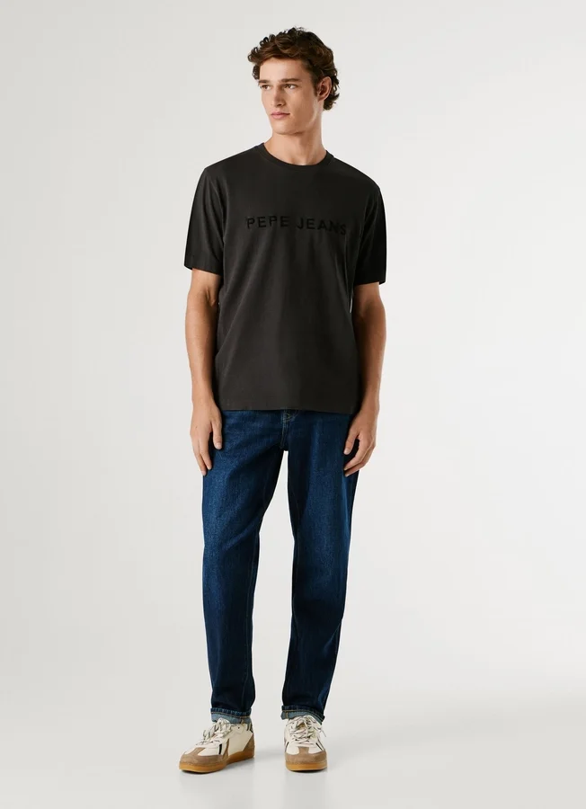 T-Shirt in Regular Fit mit gesticktem Logo T-Shirt in Regular Fit mit gesticktem Logo