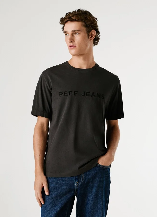 T-Shirt in Regular Fit mit gesticktem Logo T-Shirt in Regular Fit mit gesticktem Logo