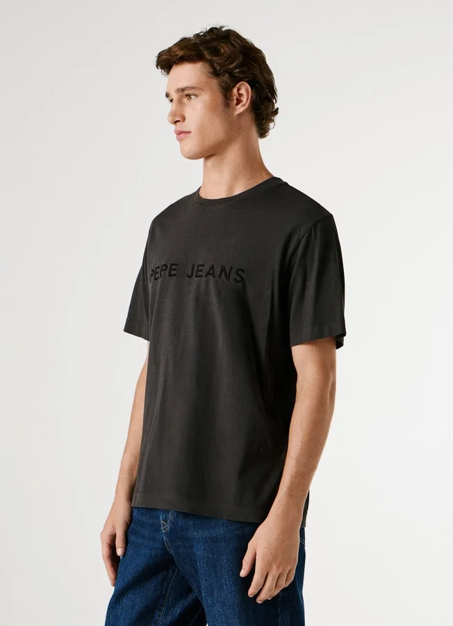 T-Shirt in Regular Fit mit gesticktem Logo T-Shirt in Regular Fit mit gesticktem Logo