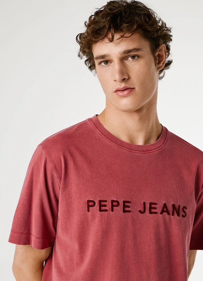 T-Shirt in Regular Fit mit gesticktem Logo T-Shirt in Regular Fit mit gesticktem Logo