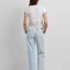 T-Shirt mit durchbrochenen Blumen T-Shirt mit durchbrochenen Blumen