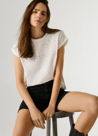 T-Shirt mit durchbrochenen Blumenverzierungen