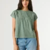 T-Shirt mit durchbrochenen Blumenverzierungen