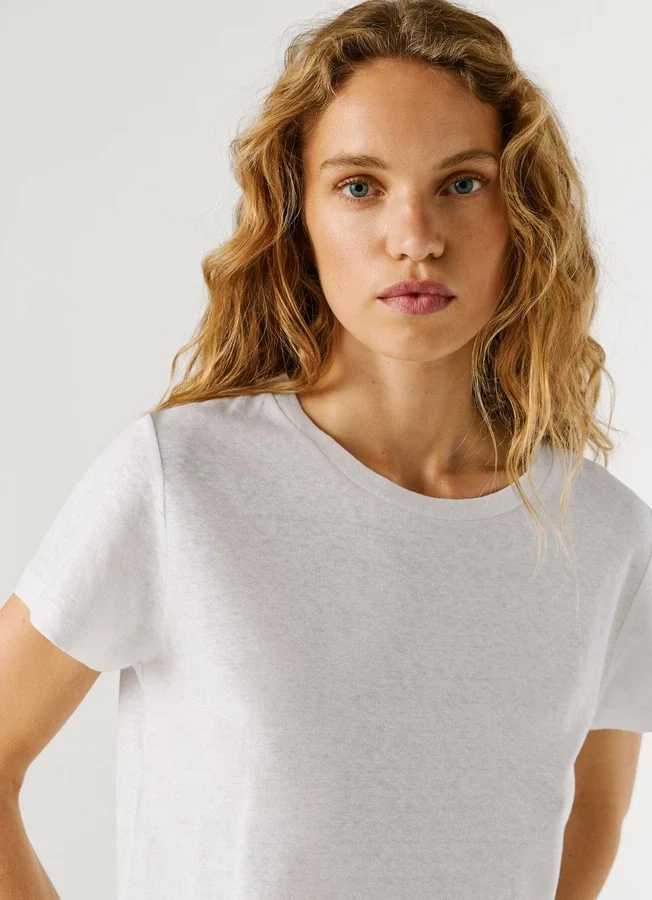 T-Shirt mit gesticktem Logo T-Shirt mit gesticktem Logo