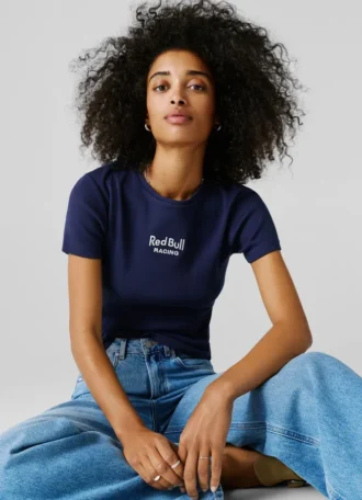 T-Shirt mit gesticktem Logo und Rippbündchen