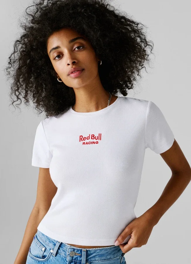 T-Shirt mit gesticktem Logo und Rippbündchen T-Shirt mit gesticktem Logo und Rippbündchen