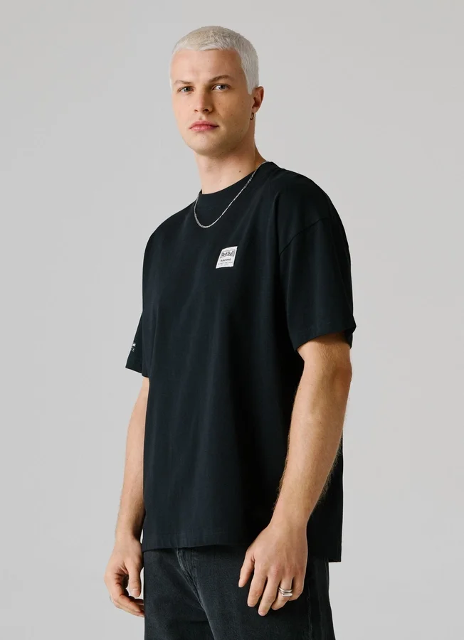 T-Shirt mit Rückenaufdruck und lockerer Passform T-Shirt mit Rückenaufdruck und lockerer Passform