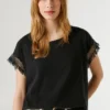 T-Shirt mit Rundhalsausschnitt und Fransen