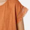 T-Shirt mit Rundhalsausschnitt und Fransen