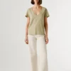 T-Shirt mit V-Ausschnitt und gesticktem Logo T-Shirt mit V-Ausschnitt und gesticktem Logo