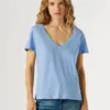 T-Shirt mit V-Ausschnitt und gesticktem Logo