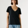 T-Shirt mit V-Ausschnitt und gesticktem Logo
