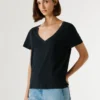 T-Shirt mit V-Ausschnitt und gesticktem Logo