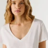 T-Shirt mit V-Ausschnitt und gesticktem Logo