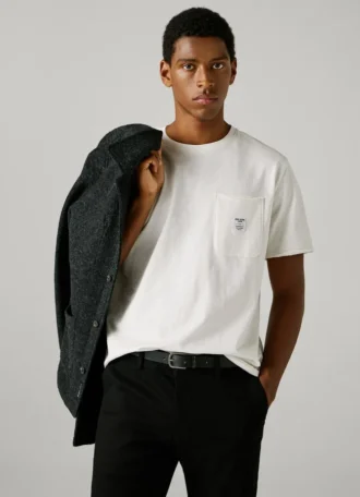T-Shirt mit Vordertasche in Regular Fit