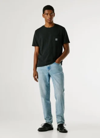 T-Shirt mit Vordertasche in Regular Fit