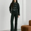 Twill-Hose mit ausgestelltem Schnitt Twill-Hose mit ausgestelltem Schnitt