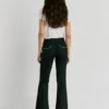 Twill-Hose mit ausgestelltem Schnitt Twill-Hose mit ausgestelltem Schnitt