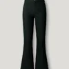 Twill-Hose mit ausgestelltem Schnitt Twill-Hose mit ausgestelltem Schnitt