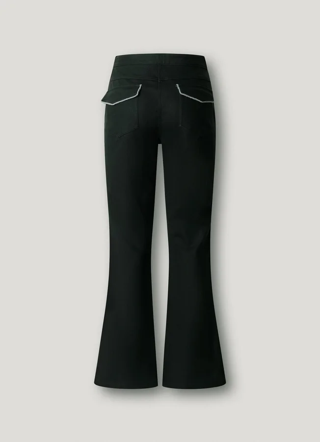 Twill-Hose mit ausgestelltem Schnitt Twill-Hose mit ausgestelltem Schnitt