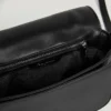 Umhängetasche in Lederoptik mit Klappe