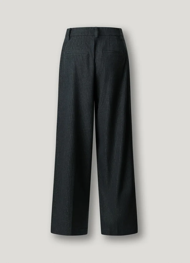 Weit geschnittene gestreifte Hose Weit geschnittene gestreifte Hose