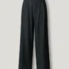 Weit geschnittene gestreifte Hose Weit geschnittene gestreifte Hose