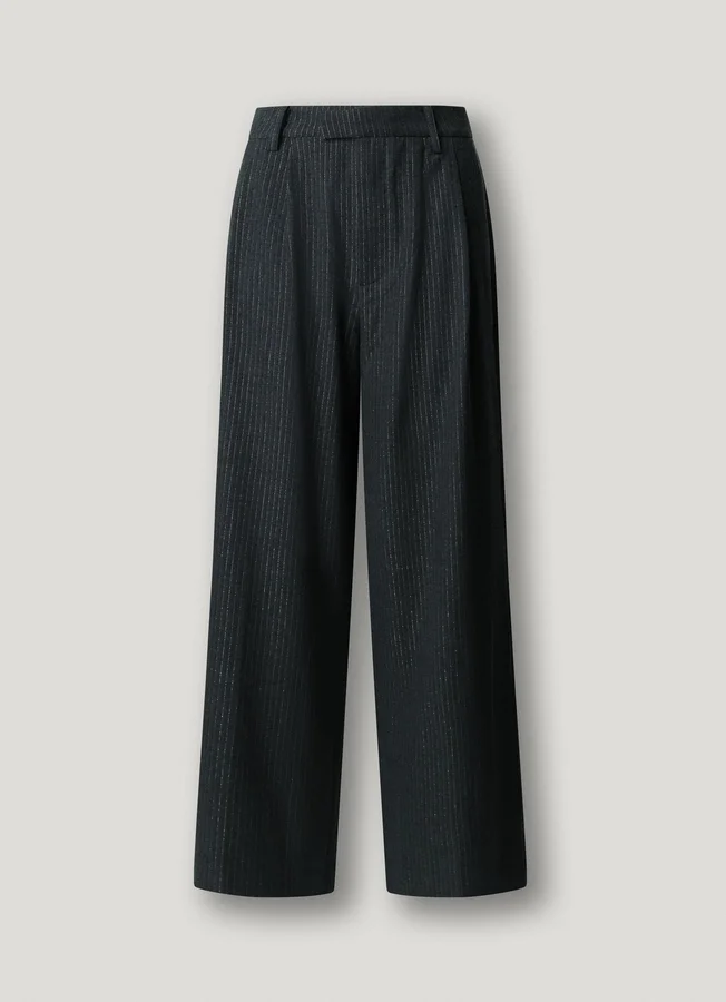 Weit geschnittene gestreifte Hose Weit geschnittene gestreifte Hose