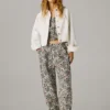 Weit geschnittene Hose mit Blumenmuster Weit geschnittene Hose mit Blumenmuster