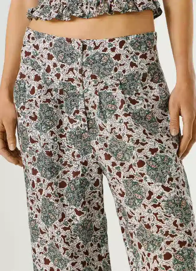 Weit geschnittene Hose mit Blumenmuster Weit geschnittene Hose mit Blumenmuster