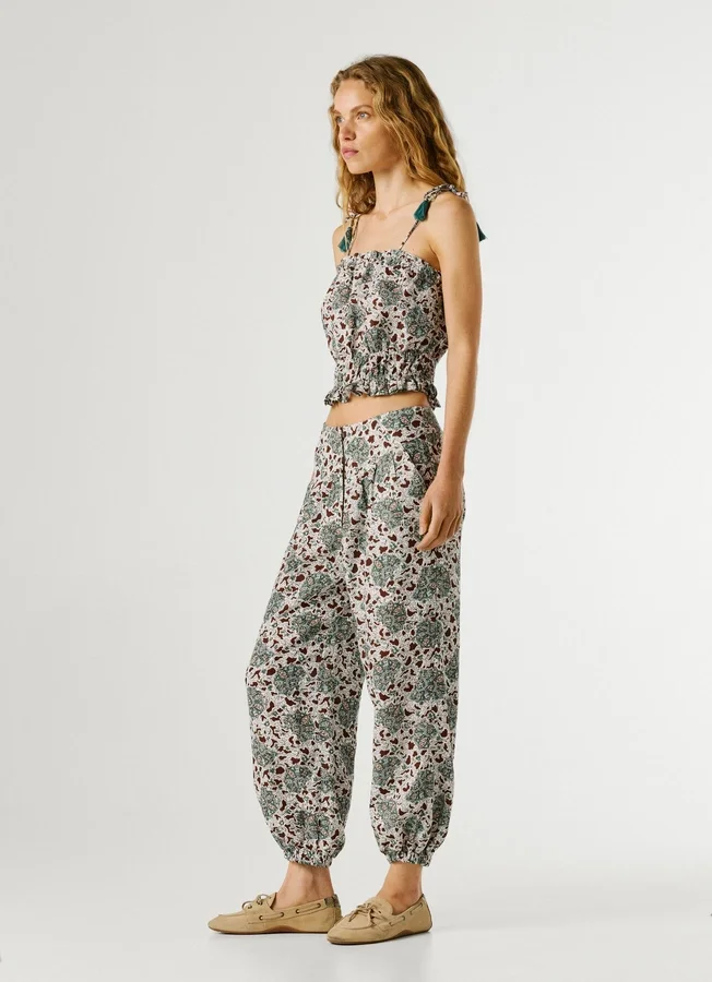 Weit geschnittene Hose mit Blumenmuster Weit geschnittene Hose mit Blumenmuster