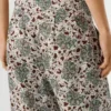 Weit geschnittene Hose mit Blumenmuster Weit geschnittene Hose mit Blumenmuster