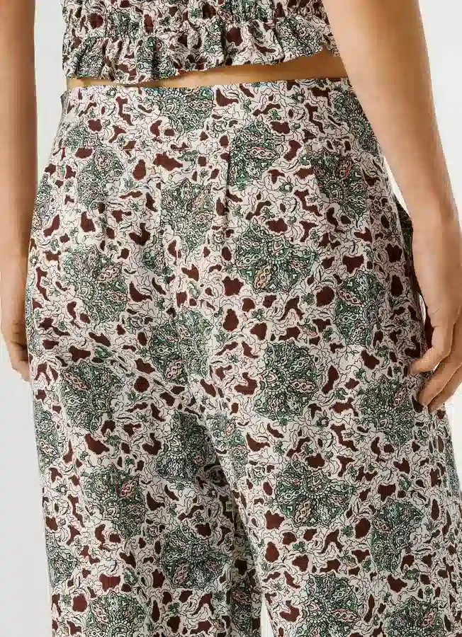 Weit geschnittene Hose mit Blumenmuster Weit geschnittene Hose mit Blumenmuster