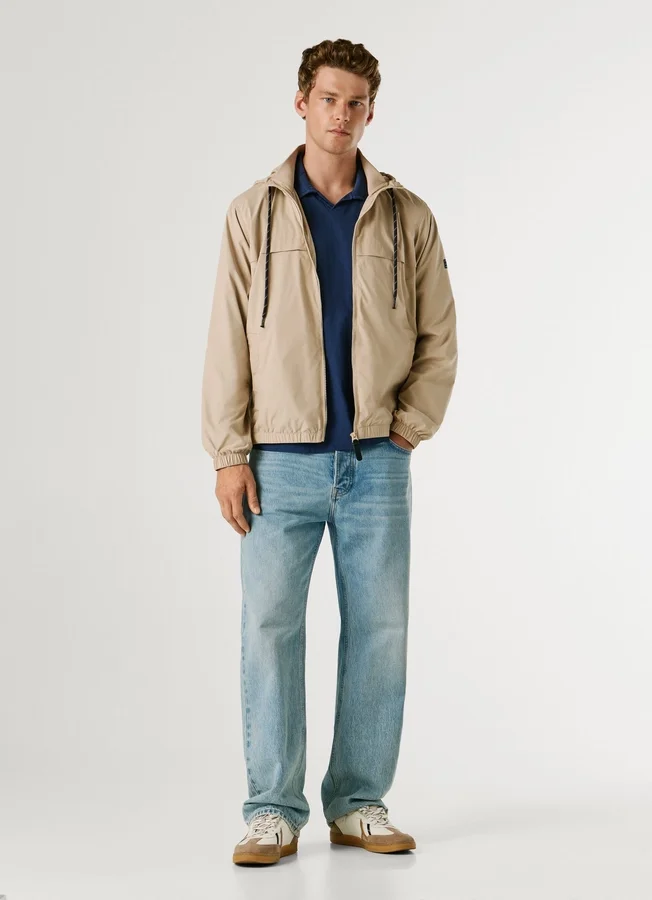Windjacke mit Kapuze Windjacke mit Kapuze