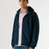 Windjacke mit Kapuze Windjacke mit Kapuze