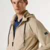 Windjacke mit Kapuze Windjacke mit Kapuze