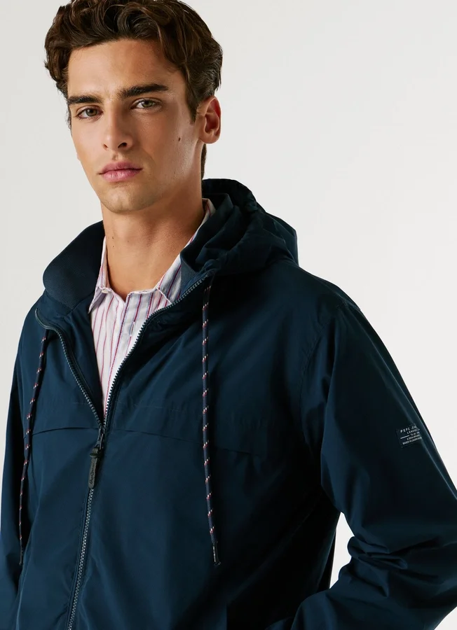 Windjacke mit Kapuze Windjacke mit Kapuze