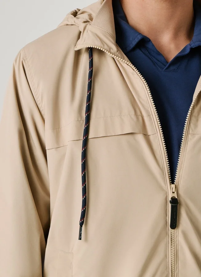 Windjacke mit Kapuze Windjacke mit Kapuze